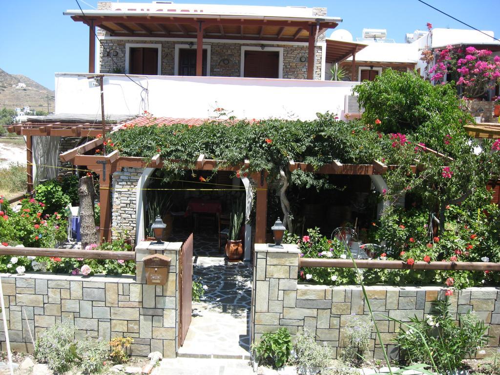 Pension Irini-Vicky Chora de Ios Exterior foto